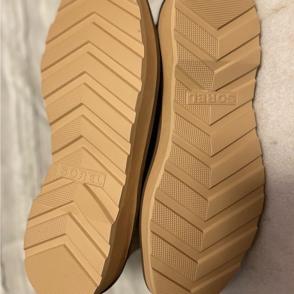 Sorel Women’s Hi-Line Chelsea Boots - Picture 5 of 5